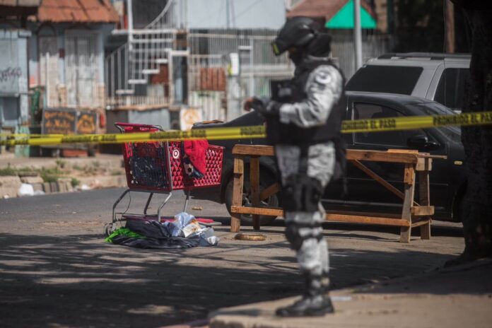 Encuentran cuerpo humano en carrito de Target abandonado en Tijuana Encuentran cuerpo humano en carrito de Target abandonado en Tijuana