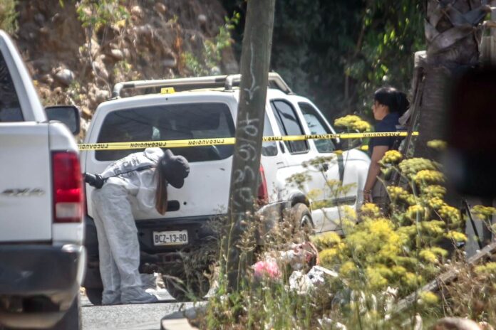 Encuentran en camioneta cuerpos de mujer y hombre en Tijuana Encuentran en camioneta cuerpos de mujer y hombre en Tijuana
