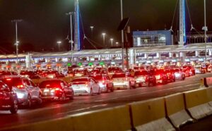 Garita de San Ysidro de noche