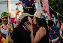 Miles de personas pintaron de arcoíris las calles de Tijuana este fin de semana. Marcha del Orgullo en Tijuana