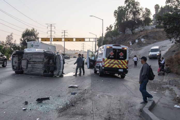 Volcadura de auto en Tijuana