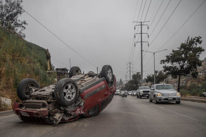 Vuelca camioneta en Tijuana