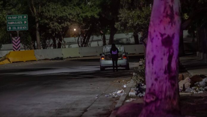 Abandonaron auto con cuerpo y narcomensaje por el Hospital General de Tijuana Abandonaron auto con cuerpo y narcomensaje por el Hospital General de Tijuana