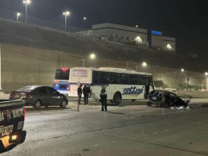 Accidente en bulevar 2000 entre Honda y camión Settepi en Tijuana