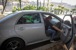 Caravana de maestros en protesta