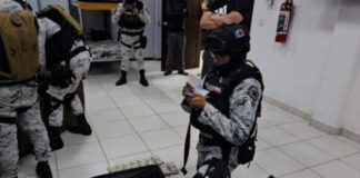 Detienen a elementos de la Guardia Nacional con miles de dólares y armas. Detienen a elementos de la Guardia Nacional con miles de dólares en efectivo y armas