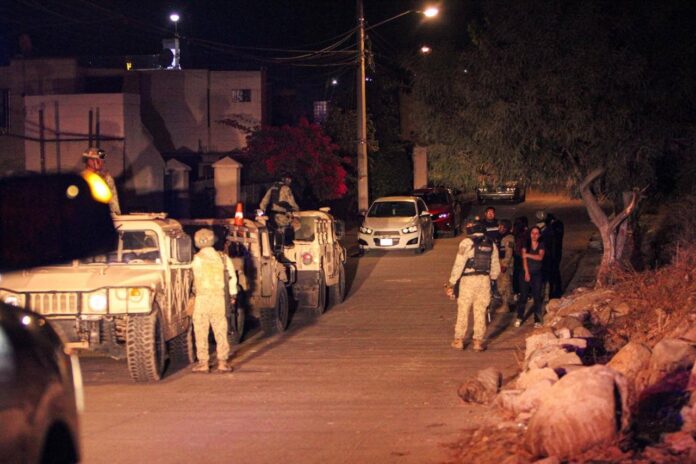 Encuentran cuerpo de un hombre joven en Riberas del Bosque en Tijuana.