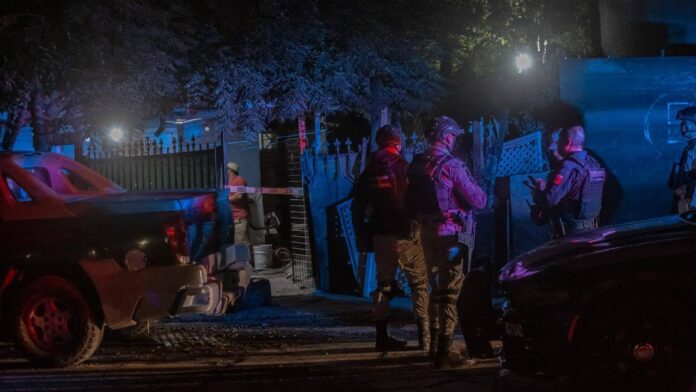 Escena del crimen de noche en Tijuana