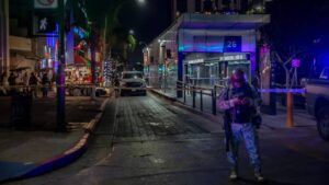Riña en la avenida Revolución de Tijuana culminó con un hombre muerto