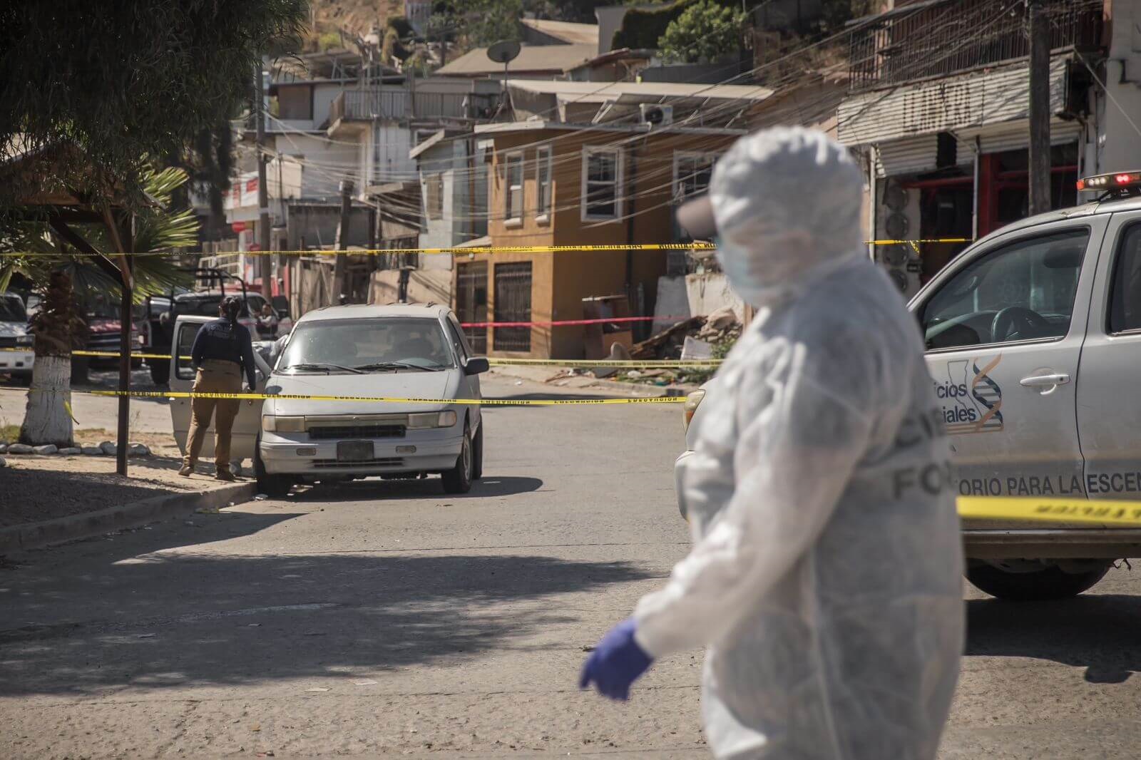 Abandonan otro auto con un cuerpo en Tijuana