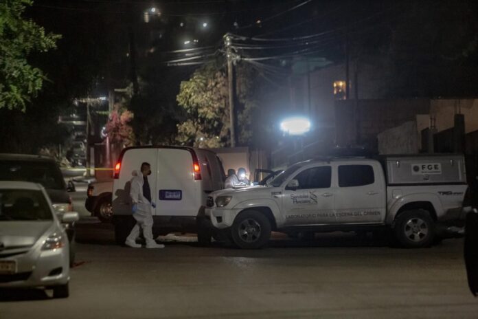 Abandonaron camioneta con tres cuerpos y un presunto narcomensaje en Tijuana