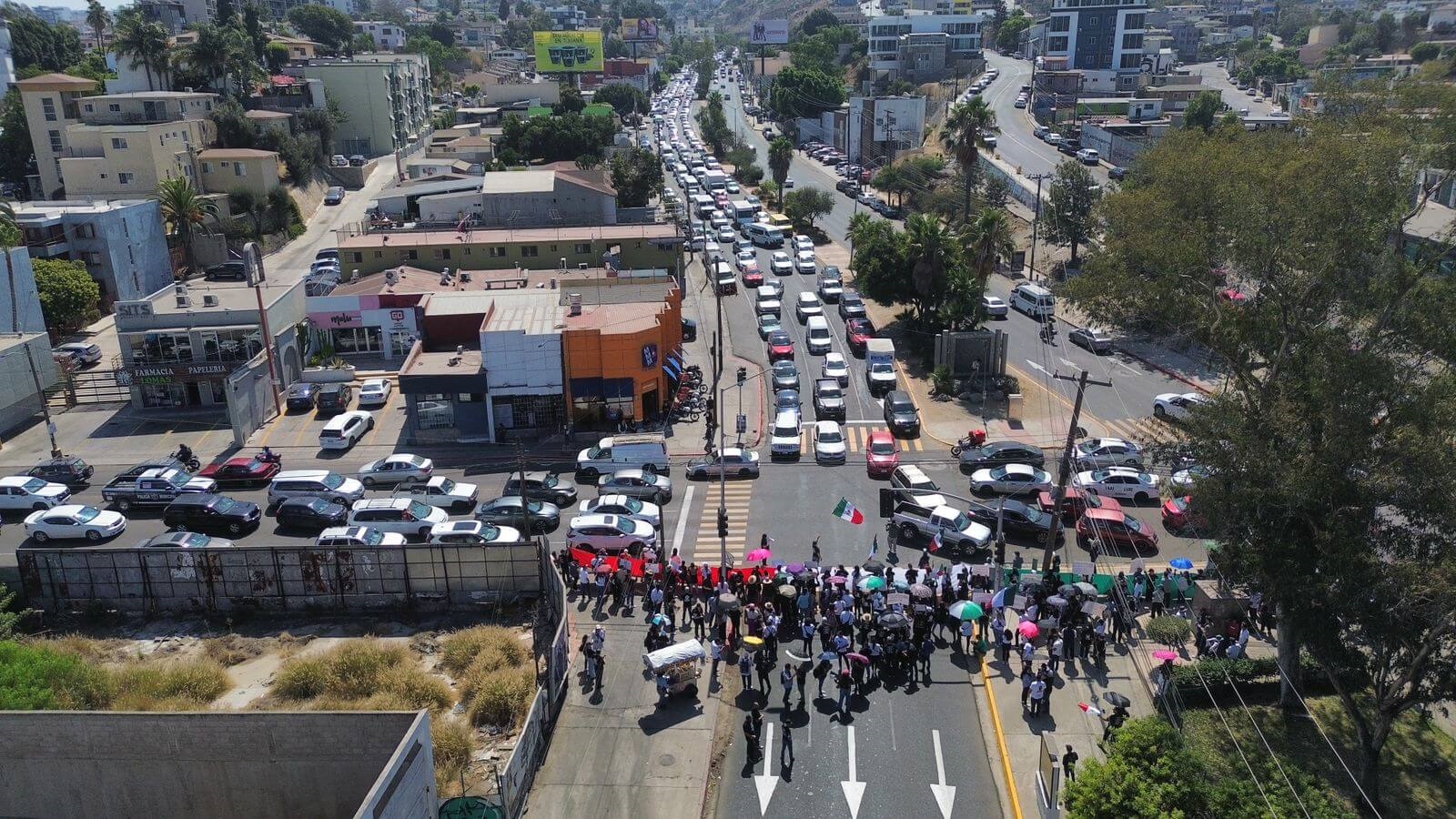 Bloquean calles de Tijuana en protesta