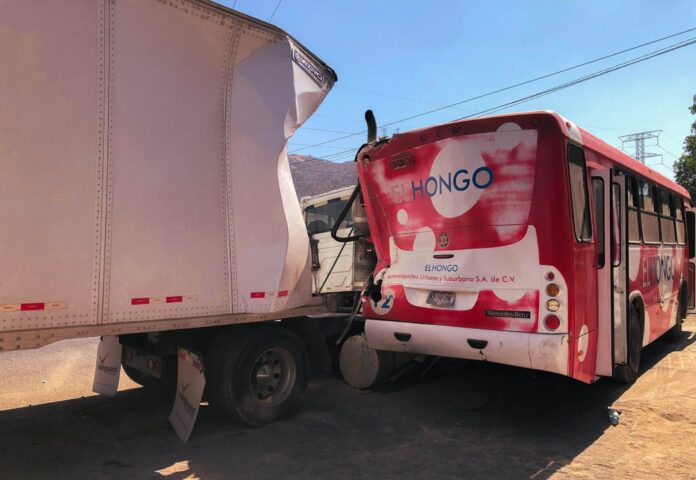 Camionazo dejó decenas de heridos, entre ellos estudiantes. Camionazo dejó decenas de heridos, entre ellos estudiantes.