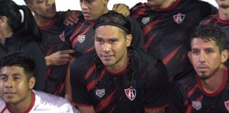 VIDEO: Le amargaron el debut al Gullit Peña en el futbol de “talacha” en Tijuana. Carlos Gullit Peña en Tijuana