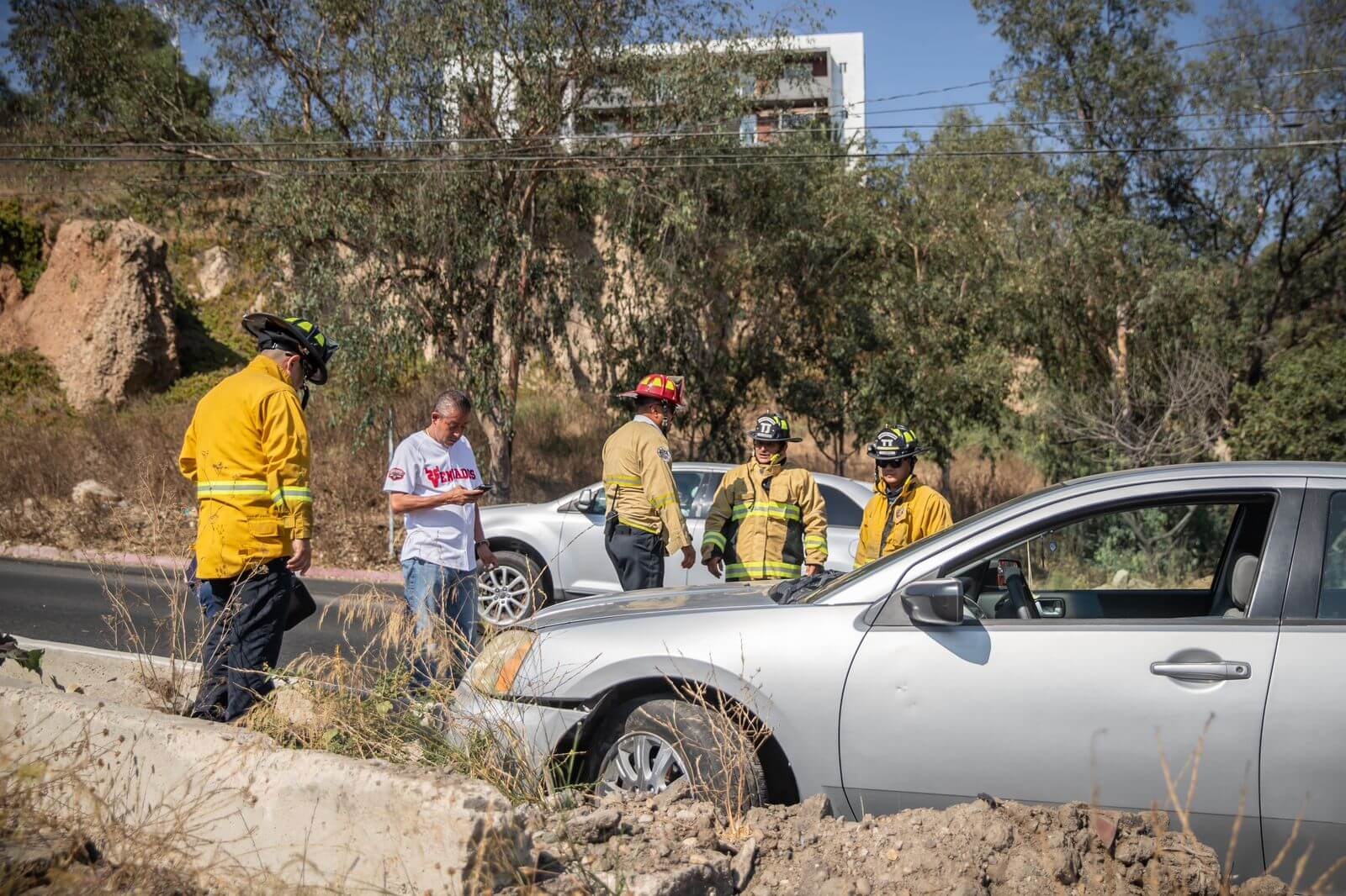 Conductor perdió el control en curva del Fundadores en Tijuana.