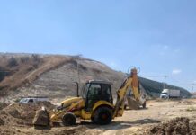 Habrá corte de agua en estos municipios de Baja California. Obra con retroexcavadora