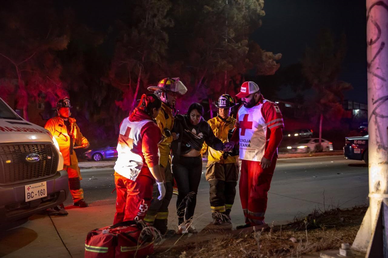 Conductor de auto chocó a motociclistas en Tijuana y huyó del lugar