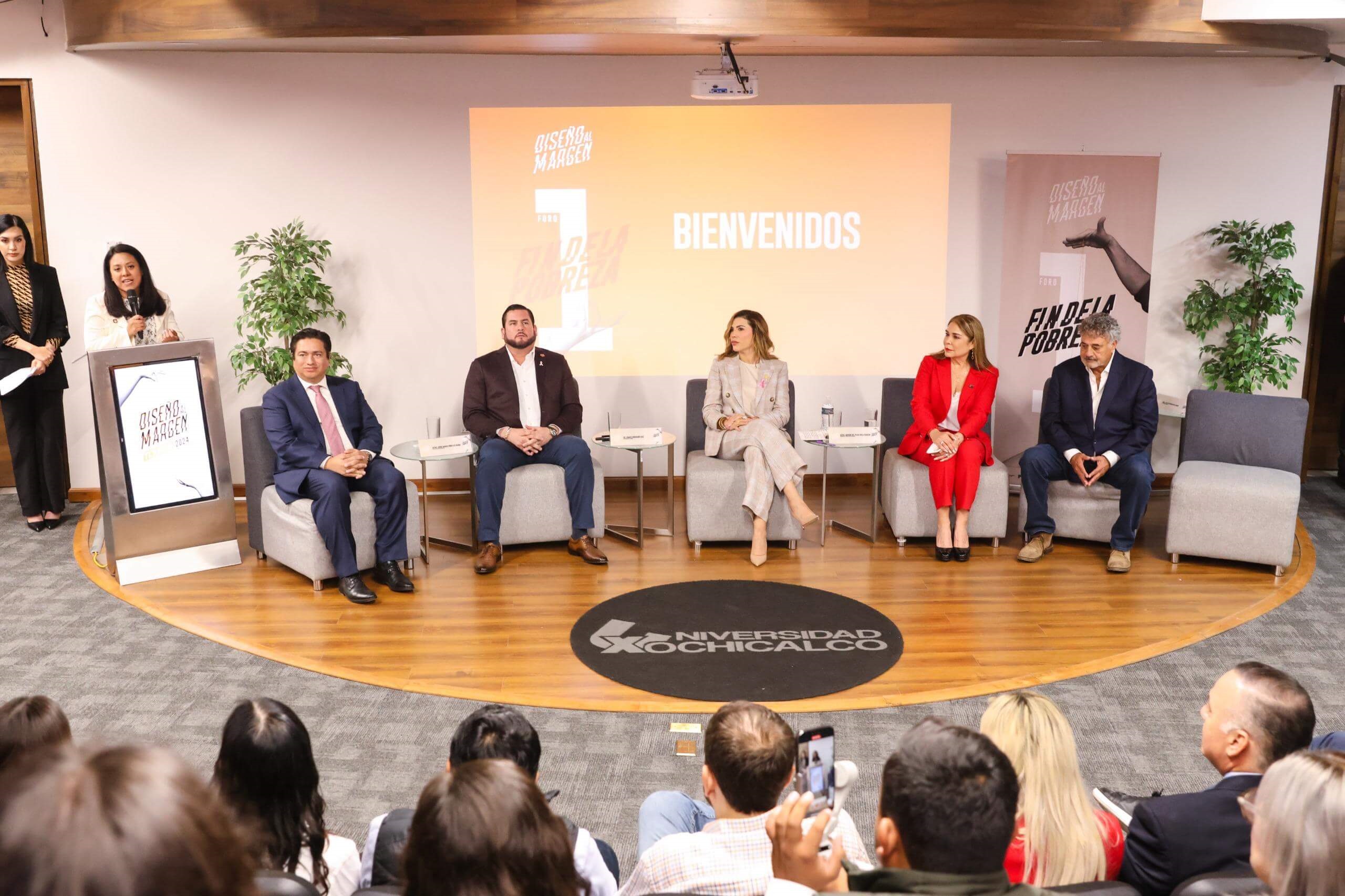 Foro sobre pobreza en Universidad Xochicalco