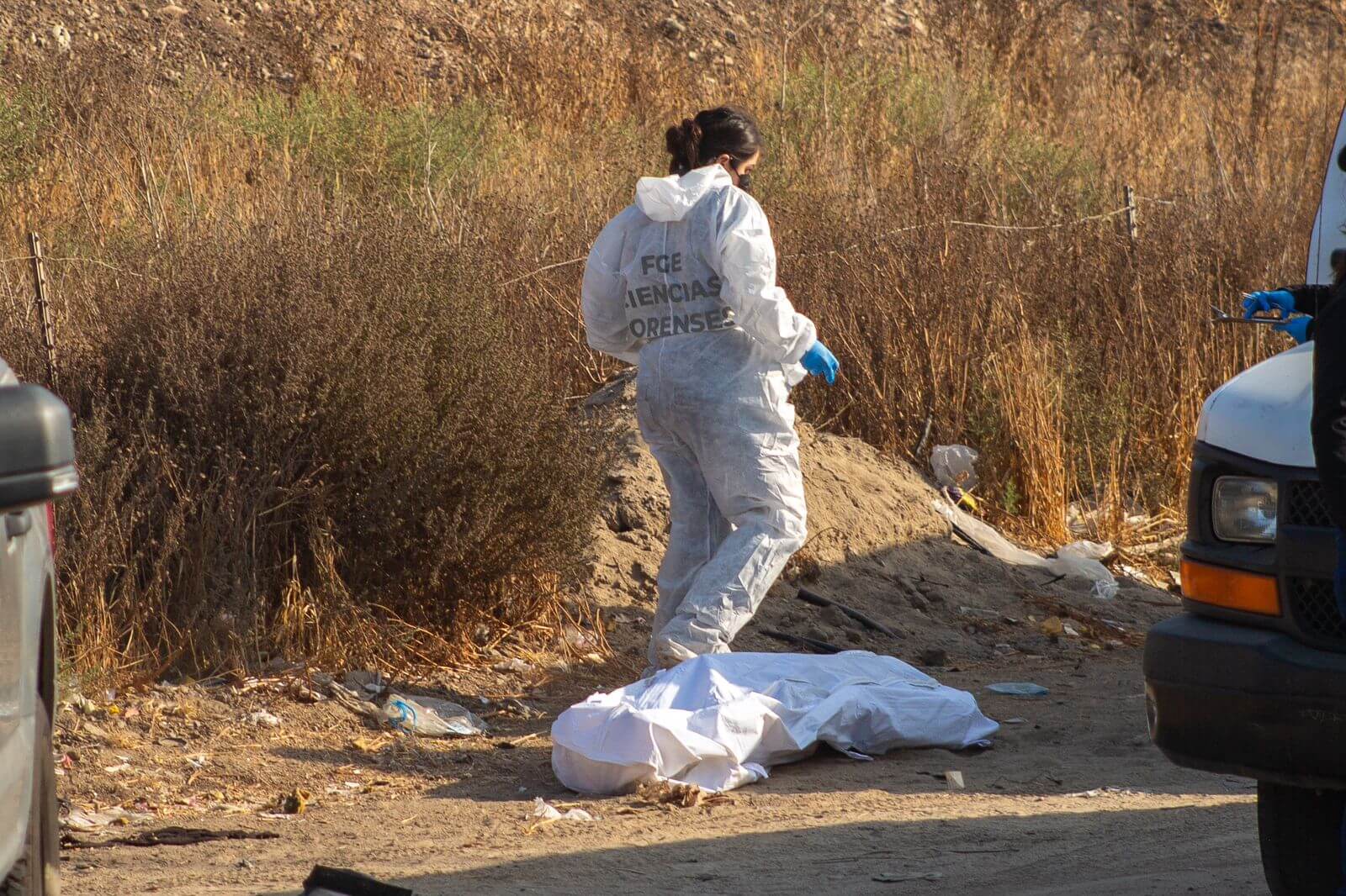 Hallazgo de cuerpo frente a IMOS en Tijuana.