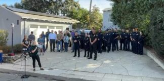 Comunidad de San Diego donó dinero a bomberos que rescataron sus casas del fuego.