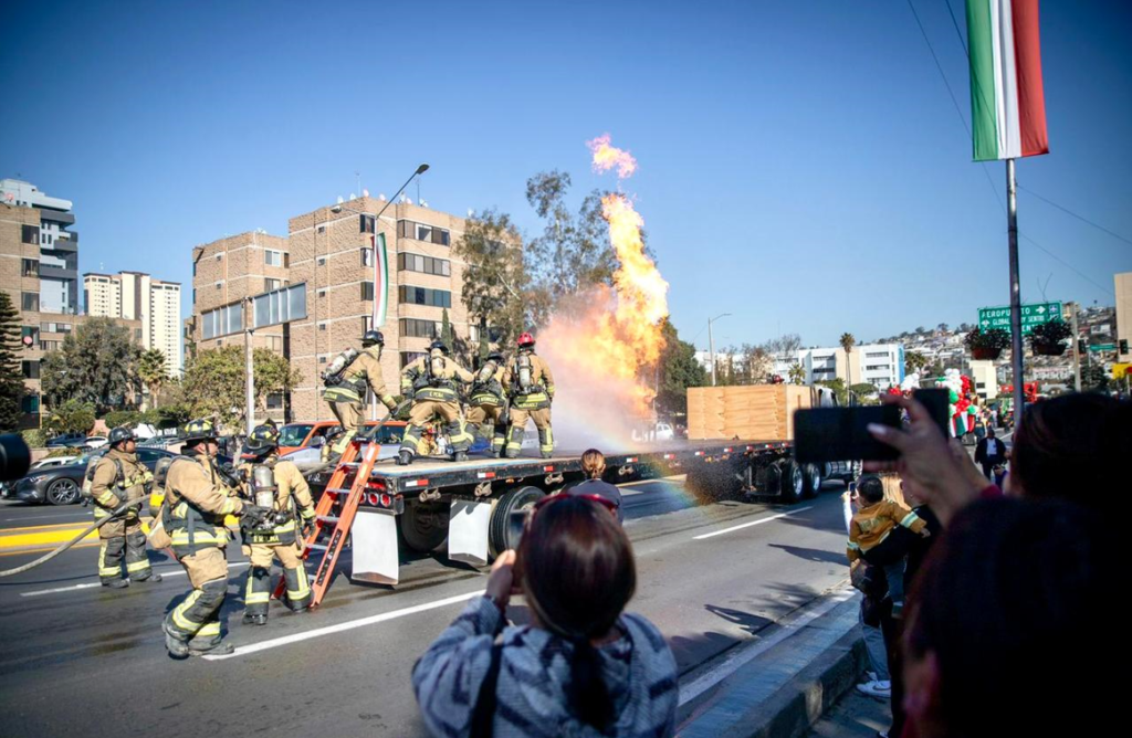Miles participaron en el desfile por la revolución mexicana en Tijuana ...