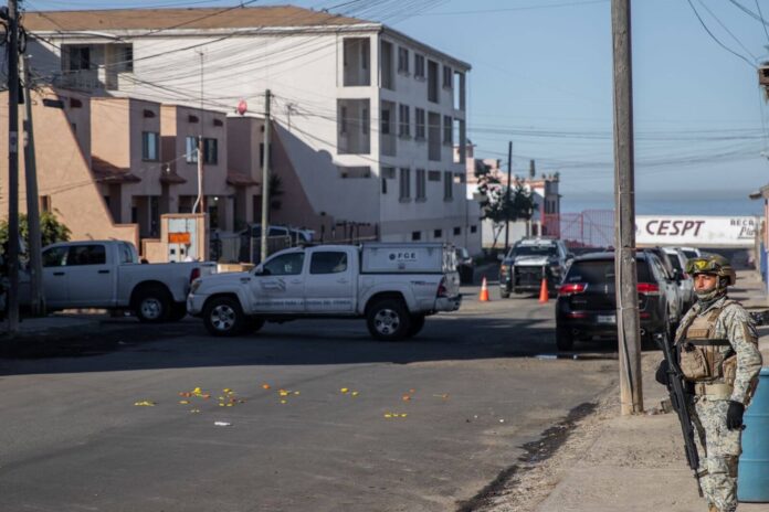 Hallan cuerpo calcinado en zona habitacional de Playas de Tijuana.
