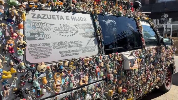 la camioneta de los monitos