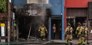 Se prendió una “Smoke Shop” en la calle sexta de Tijuana.