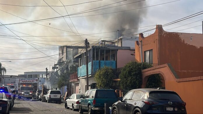 Incendio deja sin hogar a familias en Playas de Tijuana