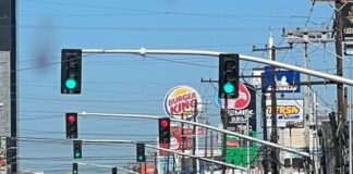 Sincronizan con fibra óptica algunos semáforos de Tijuana.