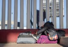 Migrantes mantienen la esperanza de que les den asilo en Estados Unidos.