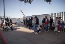 Políticas de Trump frenan migración y asilo en la frontera de Tijuana.