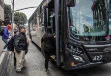 Director del IMOS aceptó que paraderos de transporte no han sido prioridad en Tijuana.