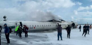 Avión de Delta se volteó al aterrizar en Toronto.