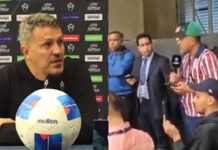 Aficionado exigió la renuncia del técnico de Chivas en conferencia de prensa.