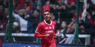 Toluca venció a Chivas con autogol agónico en tiempo añadido.
