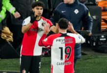Stephano Carrillo debuta con Feyenoord en la Eredivisie pese a derrota ante Almere City.