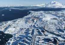 Trump ofrece apoyo a Groenlandia y sugiere posible anexión a Estados Unidos.