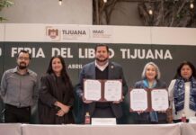 Alcalde de Tijuana firmó convenio con museo El Trompo para la Feria del Libro.