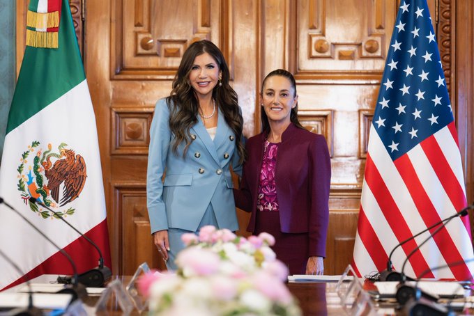 Kristi Noem y Claudia Sheinbaum