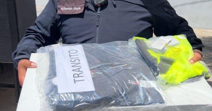 Nuevos uniformes a Policías de Rosarito Nuevos uniformes a Policías de Rosarito