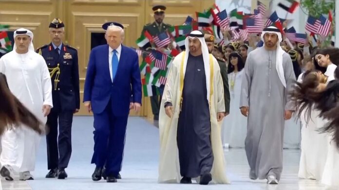 Trump danza del cabello