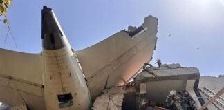 Avión de Air India se estrelló con 242 personas a bordo.