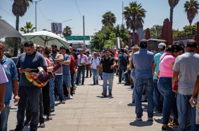 Largas filas recaudación de rentas