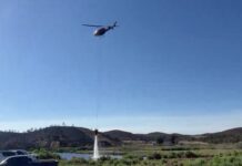 Refuerzan combate contra incendio en La Rumorosa con apoyo aéreo.