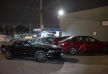 Mustang fuera de control atropelló varias personas en Tijuana.
