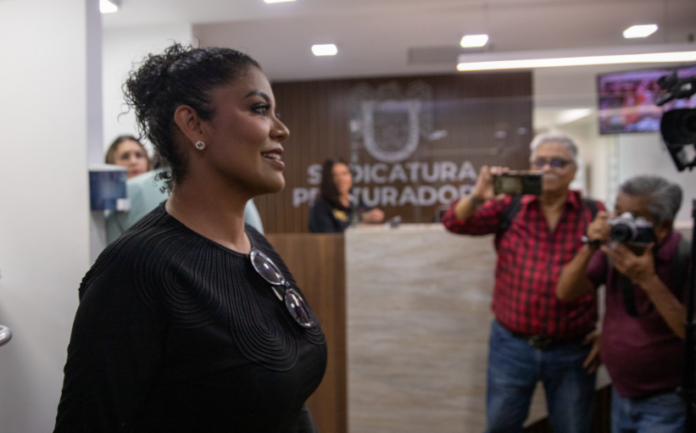 Montserrat Caballero comparece ante Sindicatura Municipal