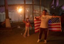 También en Tijuana se observaron los fuegos artificiales del 4 de julio.