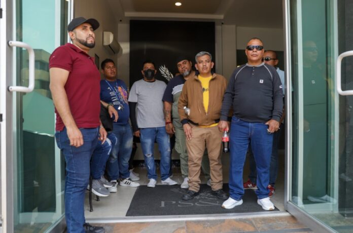 Denuncia trabajadores