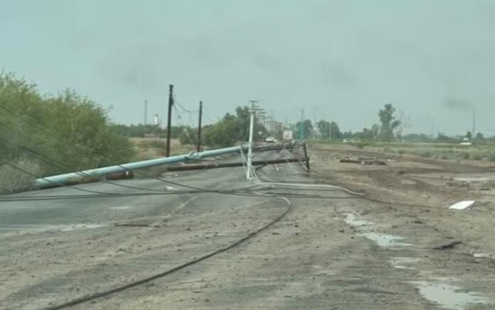 Lluvias Mexicali postes caídos